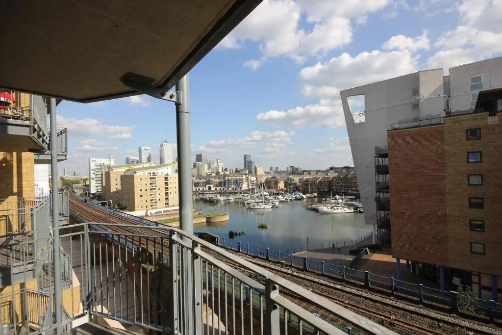 Londwell, City & Limehouse Balcony Flat - Skyline Views London