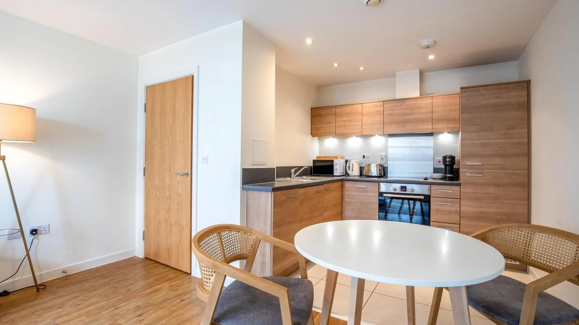 Londwell, City & Limehouse Balcony Flat - Skyline Views London 0*,