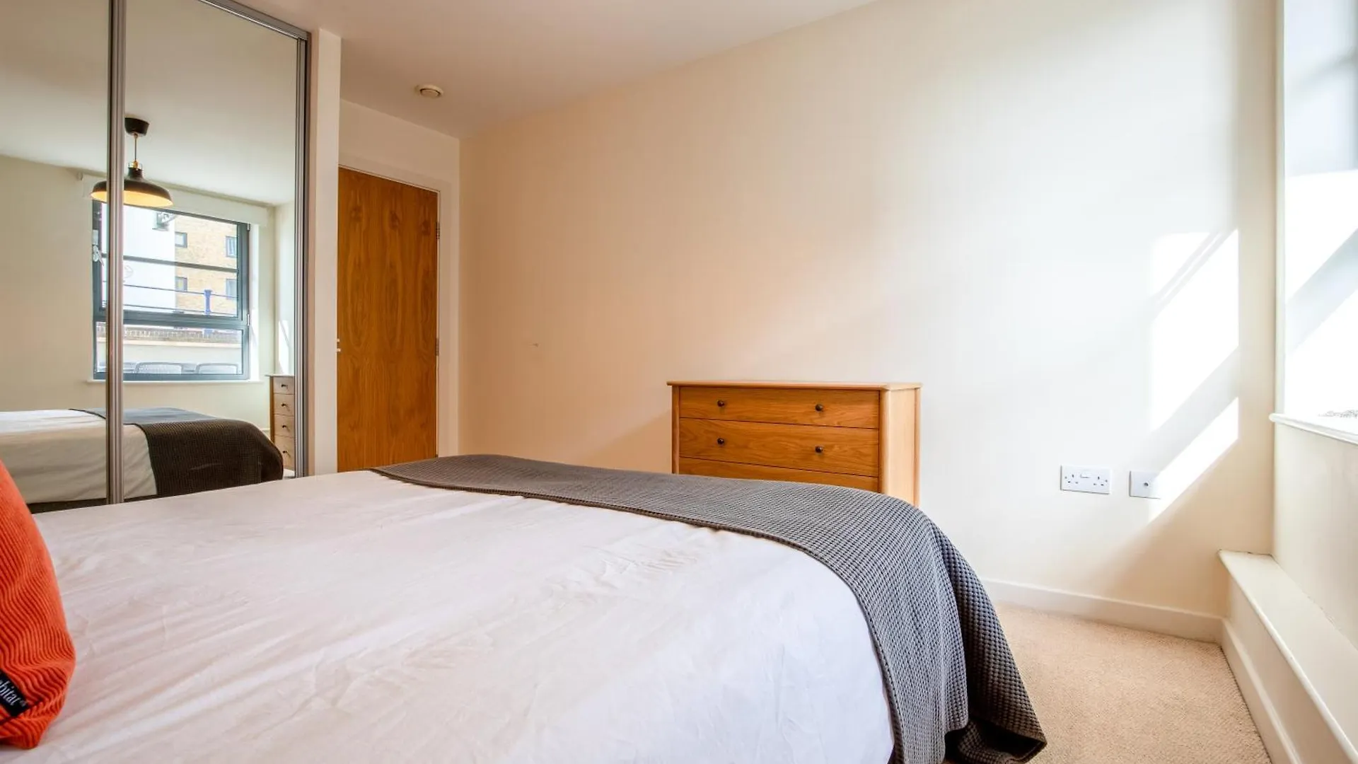 Apartment Londwell, City & Limehouse Balcony Flat - Skyline Views London