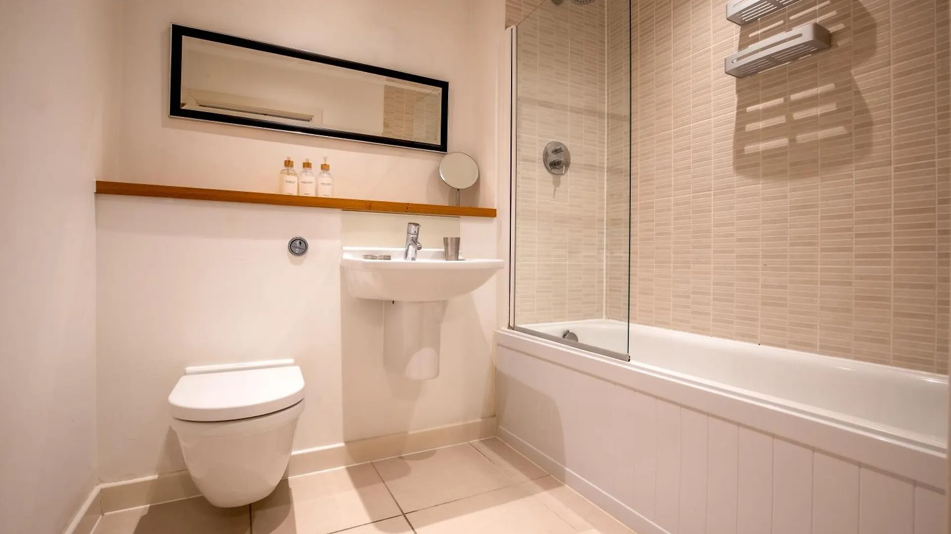 Londwell, City & Limehouse Balcony Flat - Skyline Views London 0*,  United Kingdom