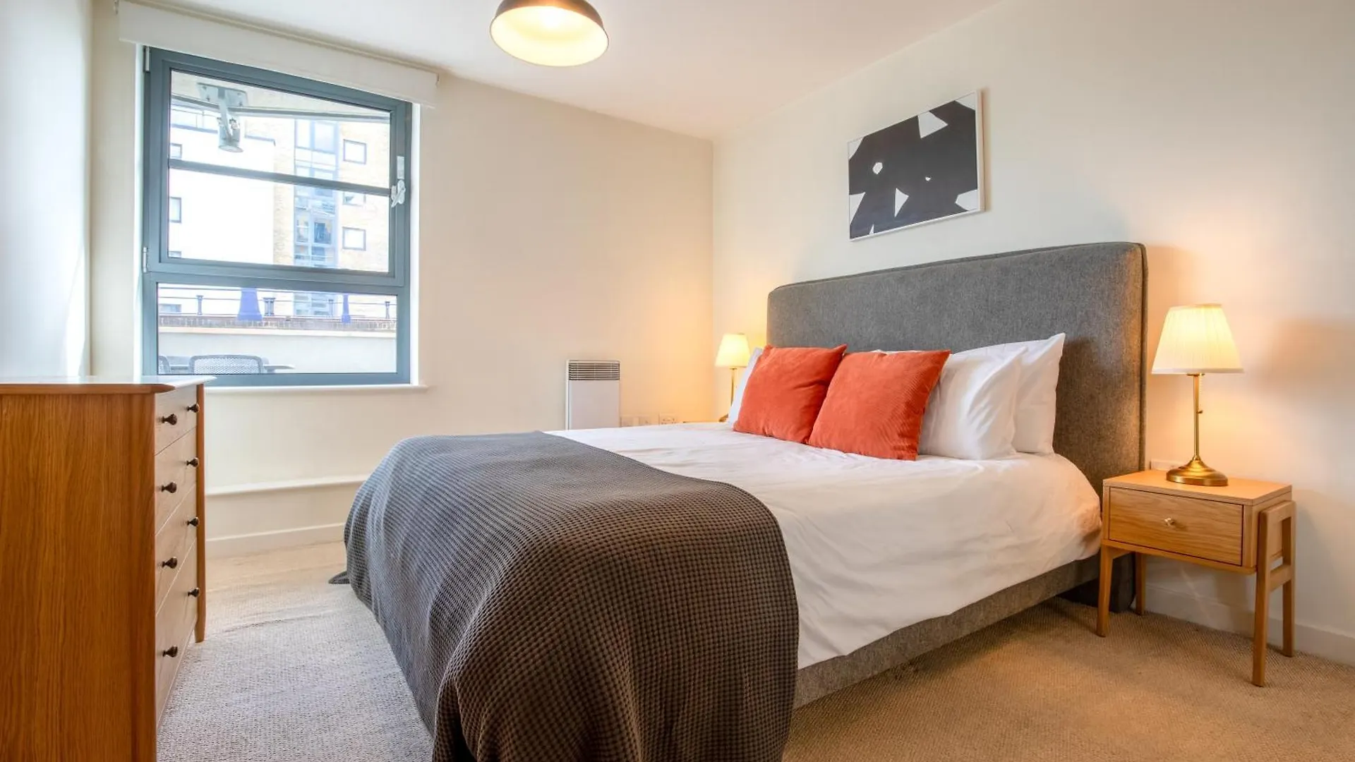 Londwell, City & Limehouse Balcony Flat - Skyline Views London