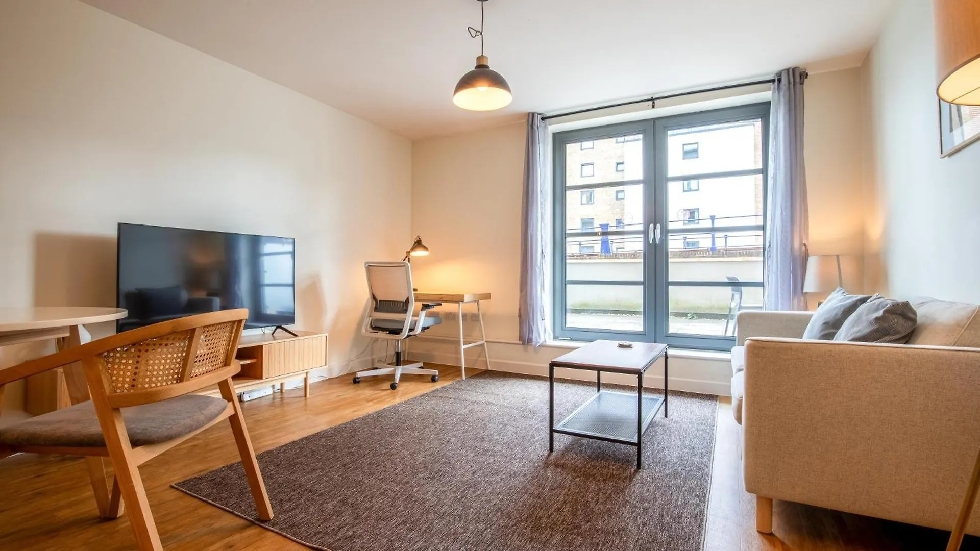 Apartment Londwell, City & Limehouse Balcony Flat - Skyline Views London