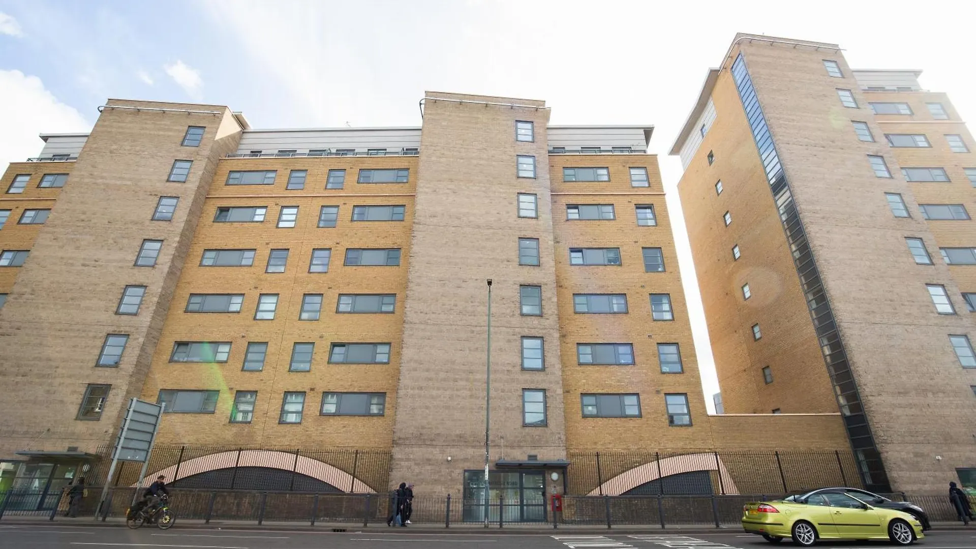 Londwell, City & Limehouse Balcony Flat - Skyline Views London Apartment
