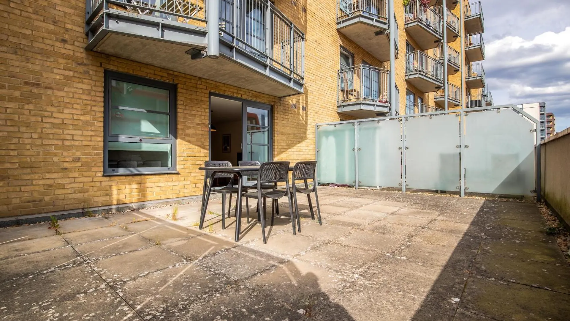 Londwell, City & Limehouse Balcony Flat - Skyline Views London